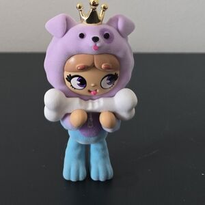 XOX Kweenies Quirky Kweens Series Premium Flocked Figurine